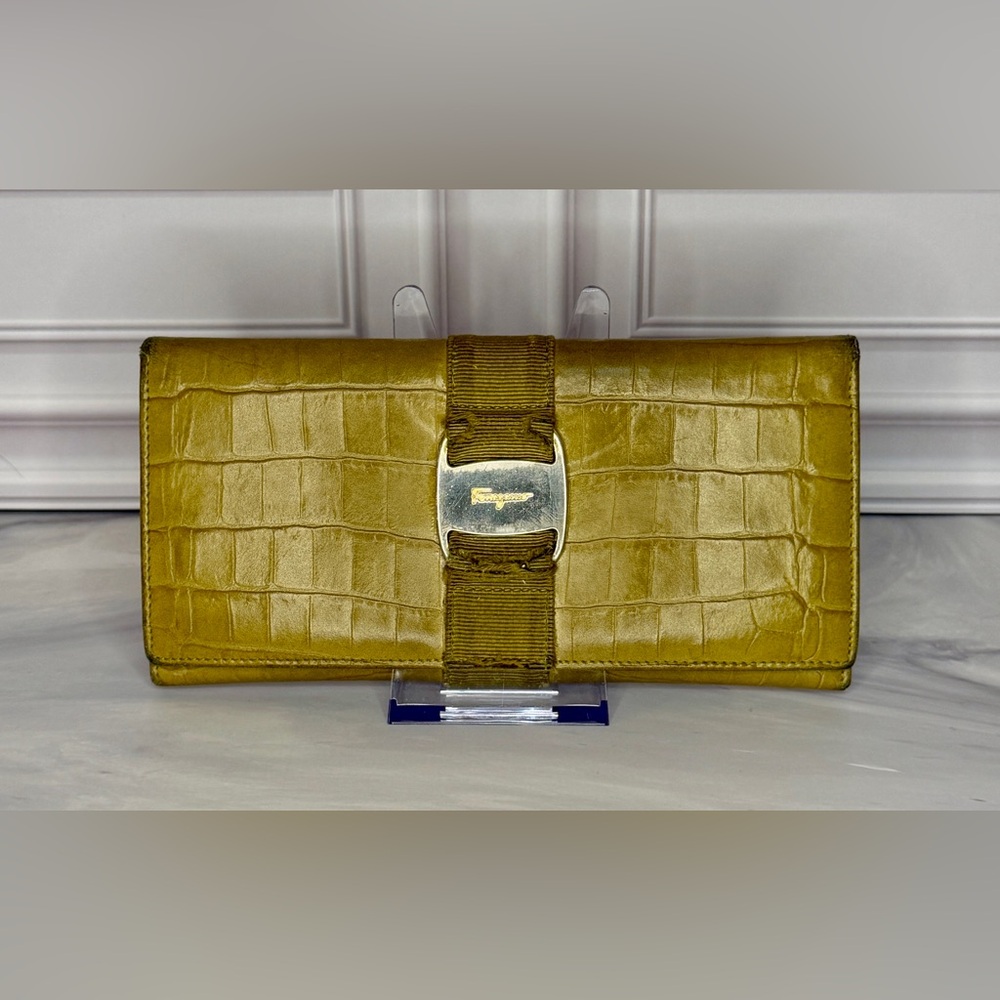 Salvatore Ferragamo Croc Embossed Leather Wallet – Pale Green Pattern - Picture 2 of 10